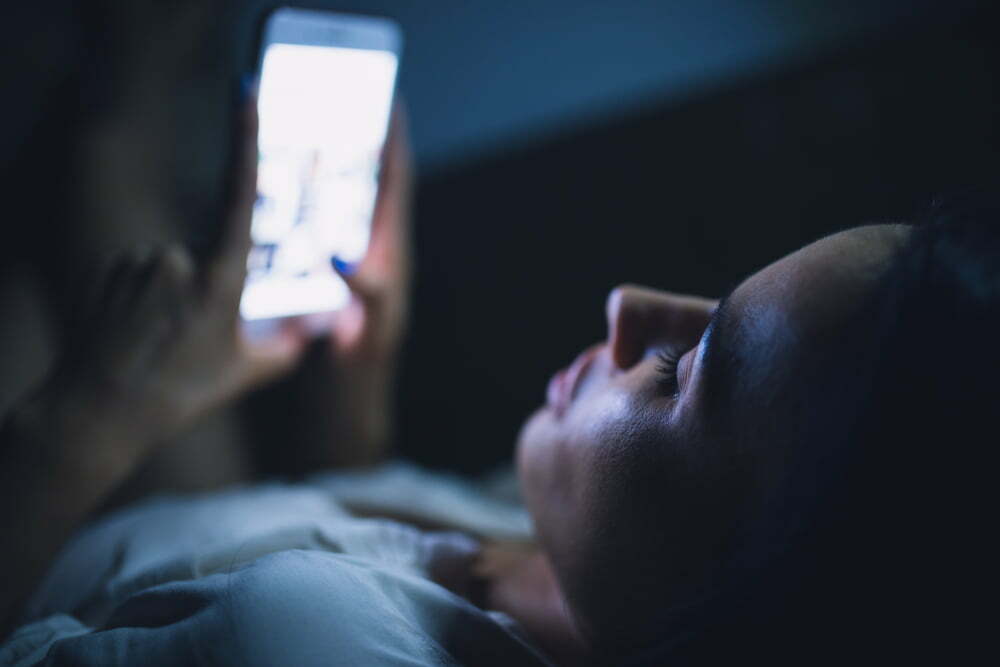 Here's why you should start using night mode on your smartphone.